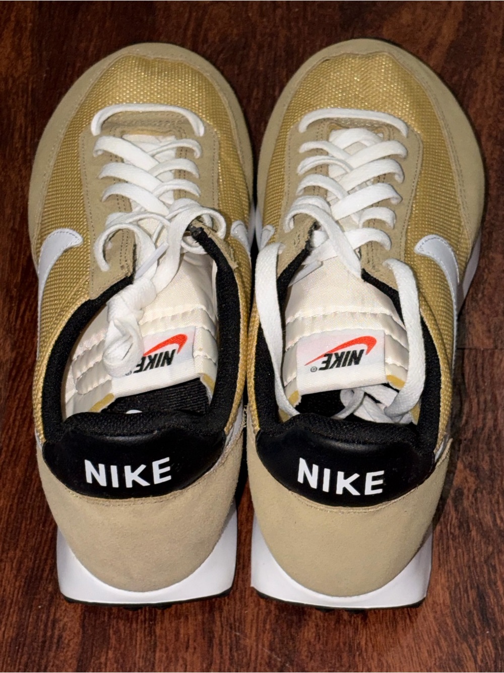 Nike - Picture 8 of 11
